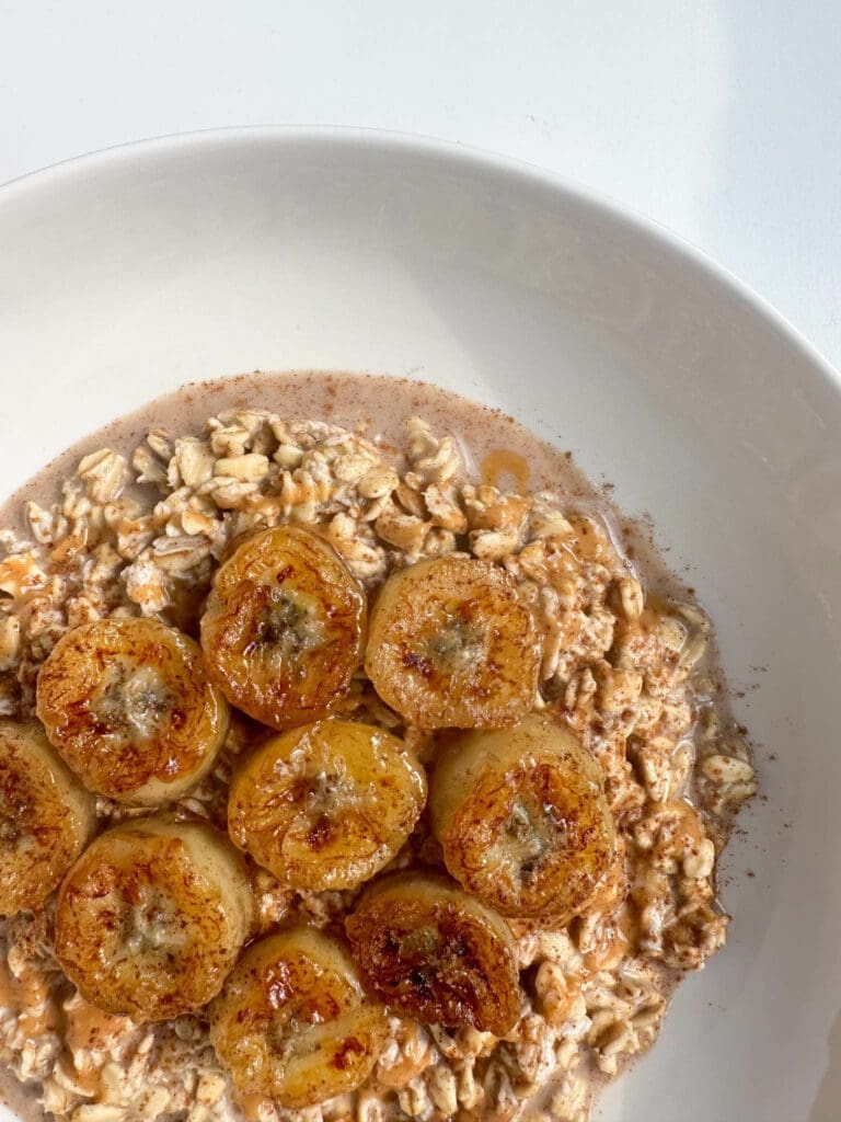 Overnight Oats with Caramelized Bananas